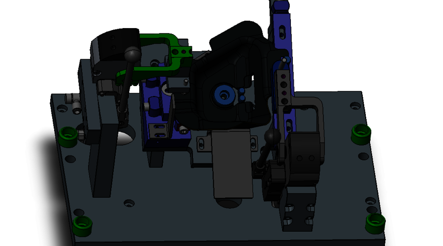 Eine detaillierte 3D-CAD-Darstellung einer Vorrichtung im Bereich der Anlagenentwicklung. Die Konstruktion besteht aus verschiedenen mechanischen Komponenten, die für die präzise Positionierung und Fixierung eines Bauteils in einer Produktionsanlage verwendet werden. Die Vorrichtung ist auf einer stabilen Basis montiert und enthält Haltevorrichtungen sowie Spannmechanismen, die ein sicheres Arbeiten an dem Werkstück ermöglichen. Die grünen, violetten und blauen Komponenten stellen vermutlich unterschiedliche Funktionseinheiten dar, die eine reibungslose Interaktion der mechanischen Teile ermöglichen.